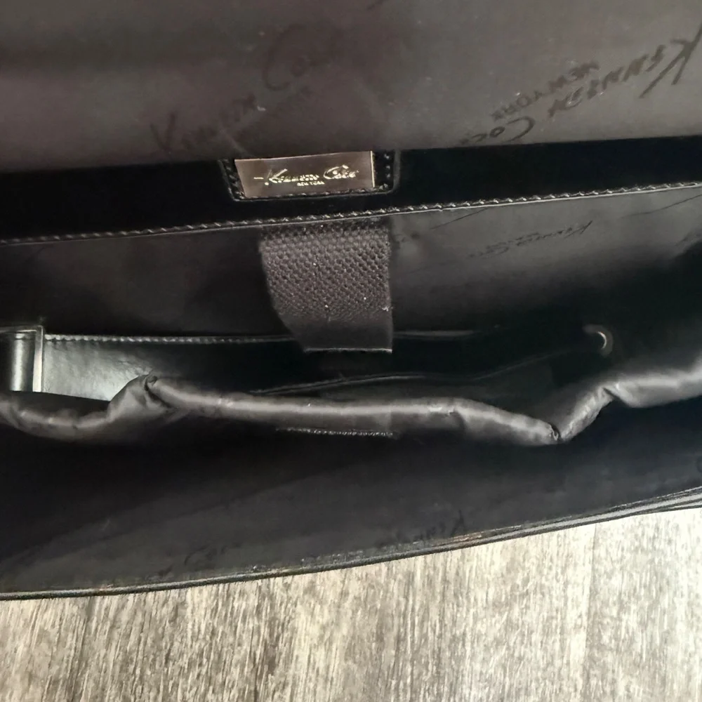 KENNETH COLE NEW YORK Black Classic Briefcase & Crossbody